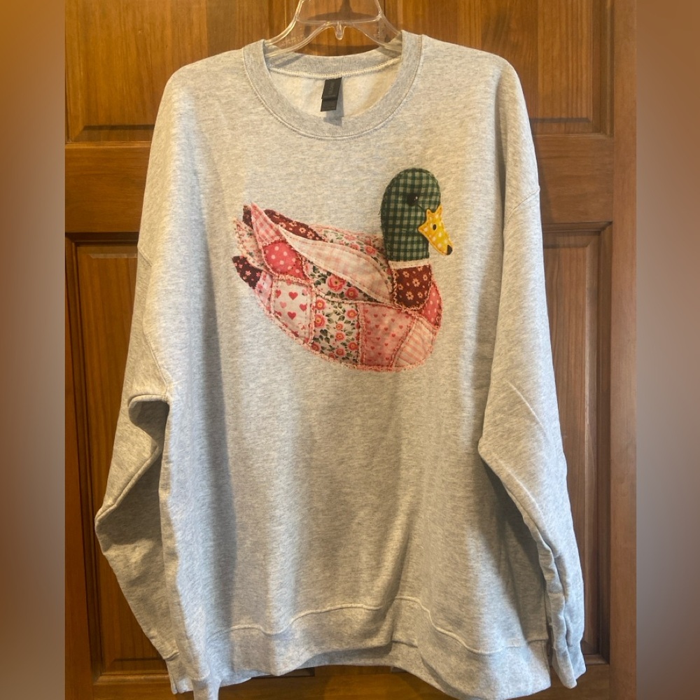 NWOT! Gildan Heavy Blend Gray patchwork duck Sweatshirt Sz 2x